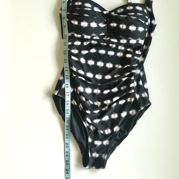 Niptuck Tummy Control Multi Cup Ruched Twist Front Size 6 Black Swimsuit - Picture 13 of 14